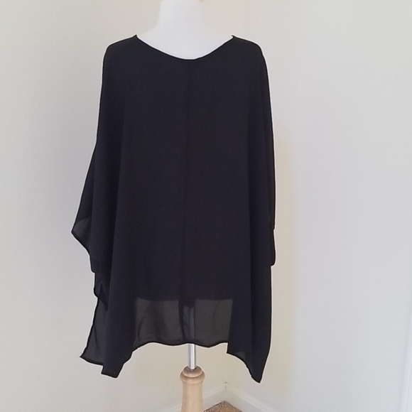 NWT! Torrid black zip front S/S blouse . - Picture 3 of 9